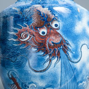 A large Chinese blue, white and copper red 'dragon' vase, Jiaqing — photo 11