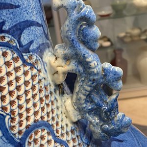 A large Chinese blue, white and copper red 'dragon' vase, Jiaqing — photo 34