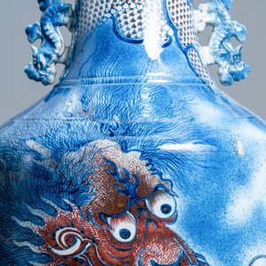 A large Chinese blue, white and copper red 'dragon' vase, Jiaqing — photo 10