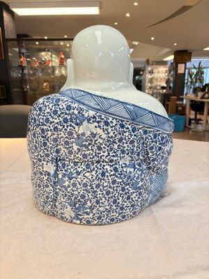 A large Chinese blue, white and copper-red Milefo Buddha, Zhu Mao Ji 朱茂記造 mark, 20th C. — photo 3