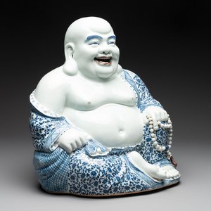 A large Chinese blue, white and copper-red Milefo Buddha, Zhu Mao Ji 朱茂記造 mark, 20th C. — photo 1