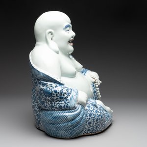 A large Chinese blue, white and copper-red Milefo Buddha, Zhu Mao Ji 朱茂記造 mark, 20th C. — photo 5