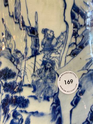 A large Chinese blue, white and copper-red vase with a mountainous river landscape, 19th C. — 照片 14