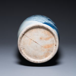 A large Chinese blue, white and copper-red vase with a mountainous river landscape, 19th C. — 照片 6