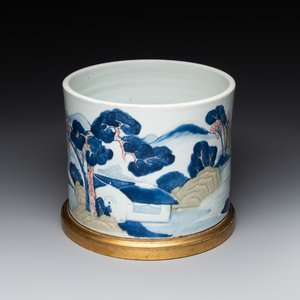 A large Chinese blue, white, celadon and copper-red brush pot on a later gilt bronze foot, 'bitong', Kangxi — 照片 1