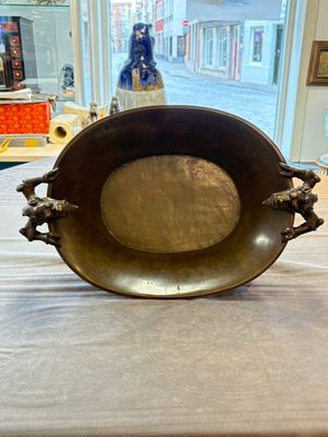 A large Chinese bronze basin with chilong handles, Qianlong mark, 20th C. — photo 5