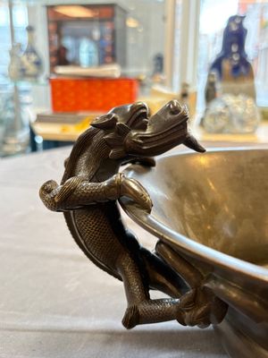 A large Chinese bronze basin with chilong handles, Qianlong mark, 20th C. — photo 8