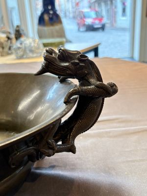 A large Chinese bronze basin with chilong handles, Qianlong mark, 20th C. — photo 10