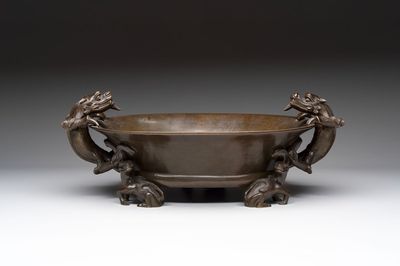 A large Chinese bronze basin with chilong handles, Qianlong mark, 20th C.