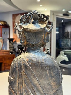 A large Chinese bronze Bodhisattva on wooden stand, Ming — photo 11