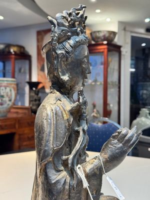 A large Chinese bronze Bodhisattva on wooden stand, Ming — photo 14