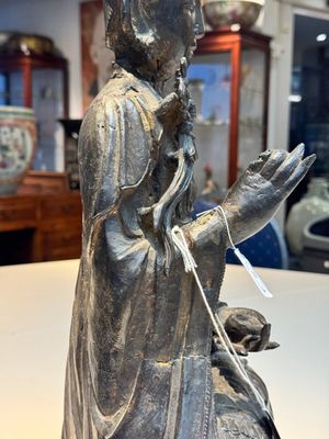 A large Chinese bronze Bodhisattva on wooden stand, Ming — photo 15