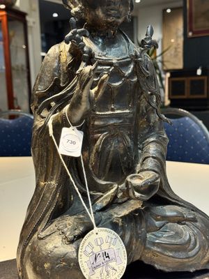A large Chinese bronze Bodhisattva on wooden stand, Ming — photo 3