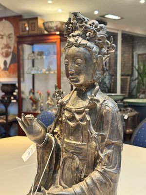 A large Chinese bronze Bodhisattva on wooden stand, Ming — photo 5