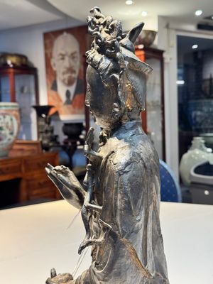 A large Chinese bronze Bodhisattva on wooden stand, Ming — photo 8