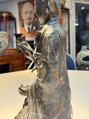A large Chinese bronze Bodhisattva on wooden stand, Ming — photo 9