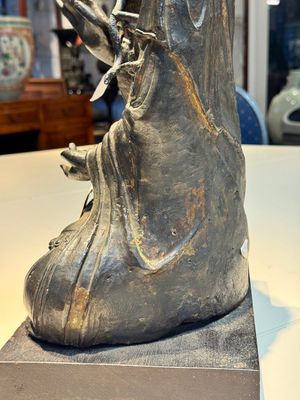 A large Chinese bronze Bodhisattva on wooden stand, Ming — photo 10