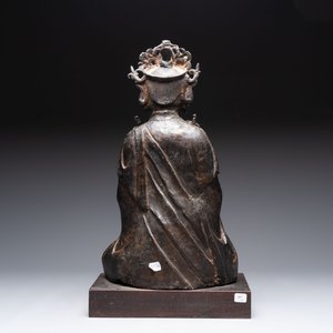 A large Chinese bronze Bodhisattva on wooden stand, Ming — photo 4