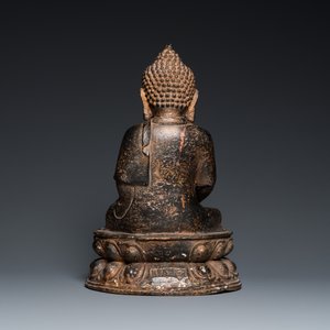 A large Chinese bronze Buddha with traces of gilding, Kangxi mark, Qing — 照片 4