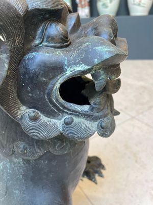 A large Chinese bronze 'Buddhist lion' censer, Ming — 照片 7