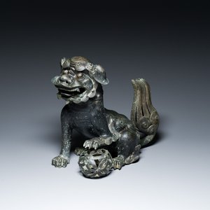 A large Chinese bronze 'Buddhist lion' censer, Ming — 照片 1