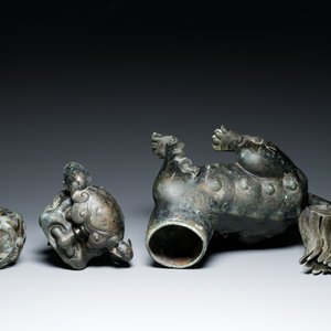 A large Chinese bronze 'Buddhist lion' censer, Ming — 照片 6