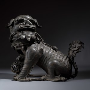 A large Chinese bronze 'Buddhist Lion' incense burner — foto 2