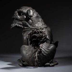 A large Chinese bronze 'Buddhist Lion' incense burner — foto 3