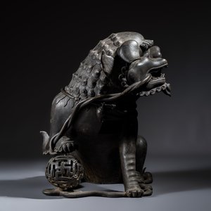 A large Chinese bronze 'Buddhist Lion' incense burner — foto 5