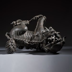 A large Chinese bronze 'Buddhist Lion' incense burner — foto 6