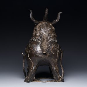 A large Chinese bronze censer and cover in the shape of a luduan, Ming — photo 4