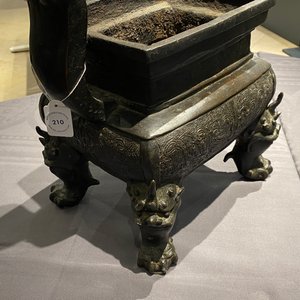 A large Chinese bronze censer and cover, Ming — 照片 15