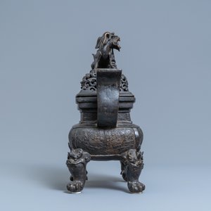 A large Chinese bronze censer and cover, Ming — 照片 3