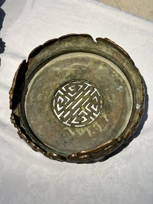A large Chinese bronze censer and cover on stand decorated with six lions, 19th C. — photo 13
