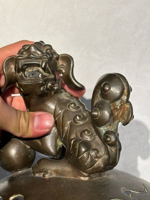 A large Chinese bronze censer and cover on stand decorated with six lions, 19th C. — photo 2