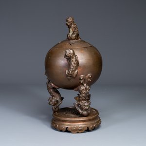 A large Chinese bronze censer and cover on stand decorated with six lions, 19th C. — photo 2