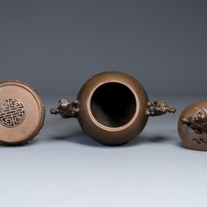 A large Chinese bronze censer and cover on stand decorated with six lions, 19th C. — photo 5