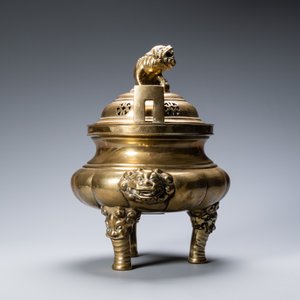 A large Chinese bronze censer and cover on stand, Xuande mark, 19th C. — 照片 4