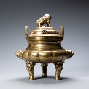 A large Chinese bronze censer and cover on stand, Xuande mark, 19th C. — 照片 5