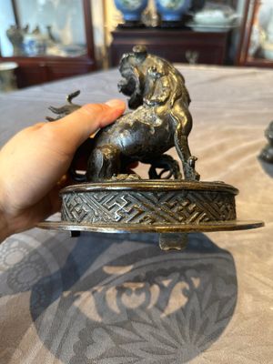 A large Chinese bronze censer and cover with a Buddhist lion, Ming — foto 11