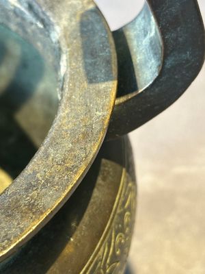 A large Chinese bronze censer and cover with a Buddhist lion, Ming — foto 19
