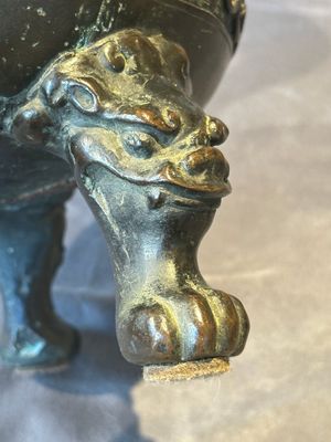 A large Chinese bronze censer and cover with a Buddhist lion, Ming — foto 25