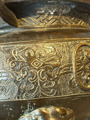 A large Chinese bronze censer and cover with a Buddhist lion, Ming — foto 26