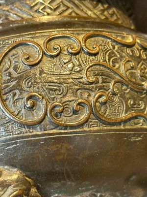 A large Chinese bronze censer and cover with a Buddhist lion, Ming — foto 27