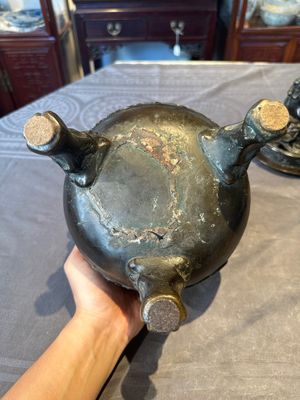 A large Chinese bronze censer and cover with a Buddhist lion, Ming — foto 30