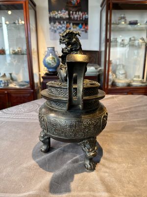 A large Chinese bronze censer and cover with a Buddhist lion, Ming — foto 4