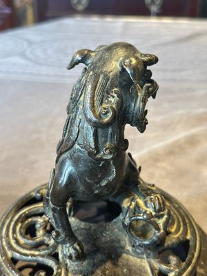A large Chinese bronze censer and cover with a Buddhist lion, Ming — foto 8