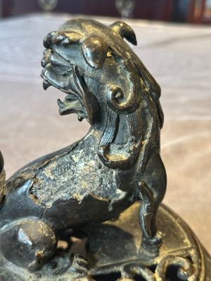 A large Chinese bronze censer and cover with a Buddhist lion, Ming — foto 9