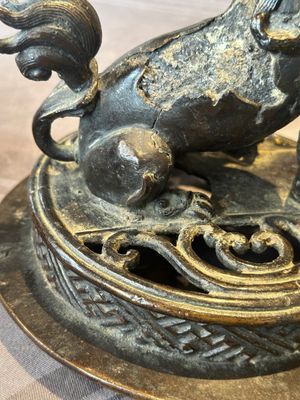 A large Chinese bronze censer and cover with a Buddhist lion, Ming — foto 10