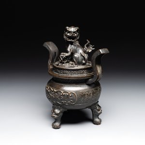 A large Chinese bronze censer and cover with a Buddhist lion, Ming — foto 1